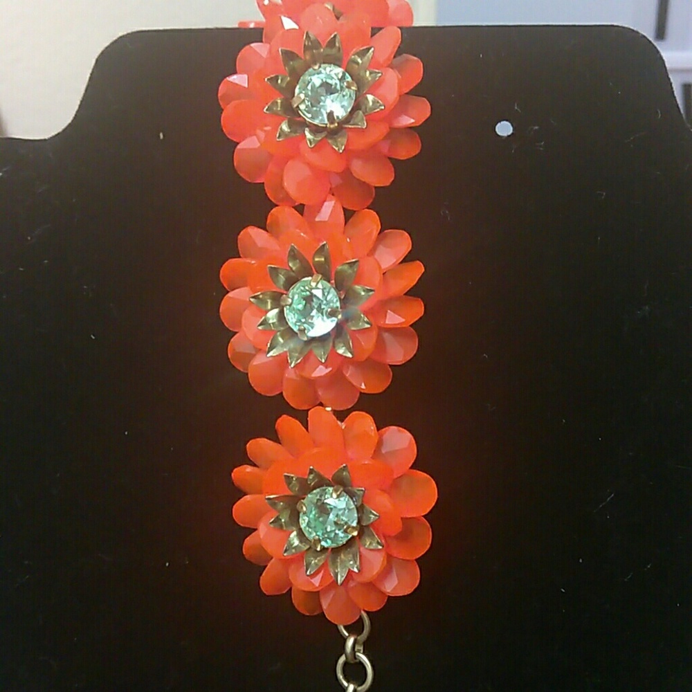 Flower and stone bracelet